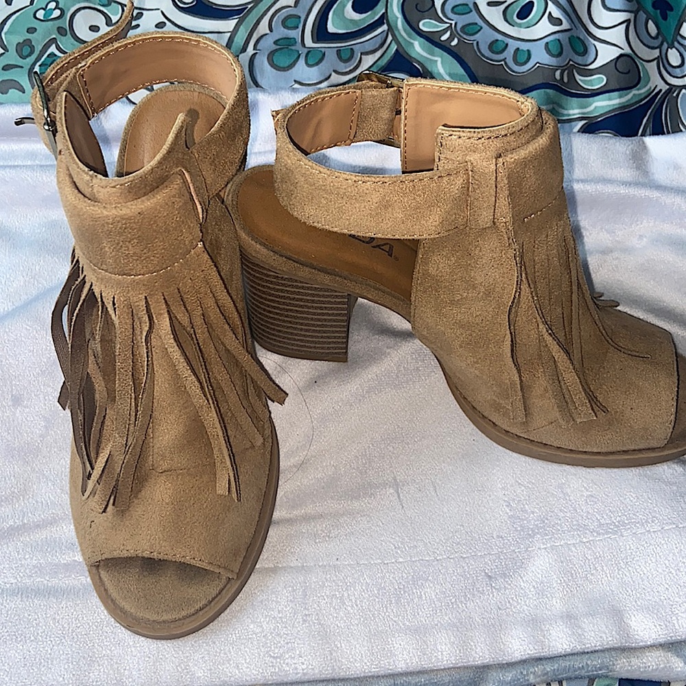 Soda open toed booties😍